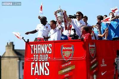 Arsenal celebrate FA Cup win with trophy parade