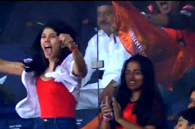 WATCH: Kaviya Maran Jumps With Joy After Kyle Mayer's Wicket, Fans Say 'She is the Best'