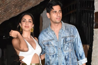 Sidharth Malhotra-Kiara Advani Reach Producer Ashvini Yardi's Bash Together, Fans Prep For Their Wedding