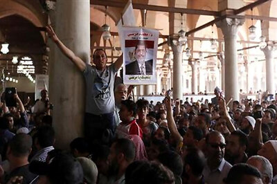 Mursi cuts Egypt's Syria ties, backs no-fly zone