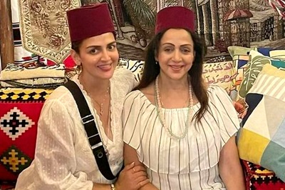 Esha Deol Posts Snaps from Her Vacay with 'Mumma' Hema Malini; Zayed Khan Terms Them 'Too Cute'