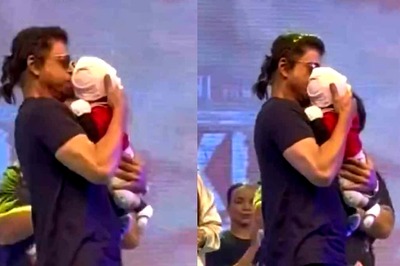 Dunki: SRK Lovingly Kisses Fan's Baby, Dances With Newborn To Lutt Putt Gaya; Watch Viral Video