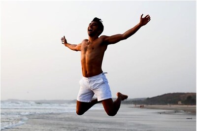 Malaika Arora Trolls Rahul Khanna for His Shirtless Social Distancing Reminder on Instagram