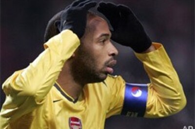 ManU win, Arsenal stumble in Moscow