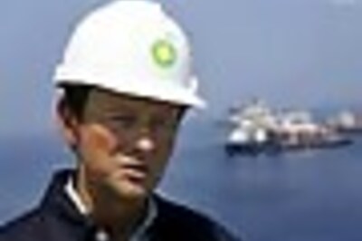 BP chief takes break from oil mess, goes yachting