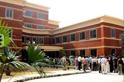 DUSU polls end peacefully, results on Saturday