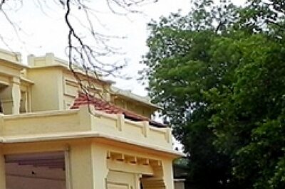 Viswa Bharathi VC Gheraoed by Students