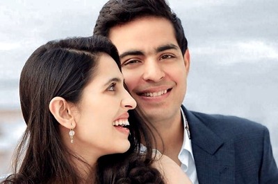 Mom-To-Be Shloka Mehta Spotted in Chic Casuals With Family at IPL Match