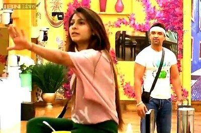 Bigg Boss 7: Ajaz refers to Tanishaa as Armaan's 'servant'