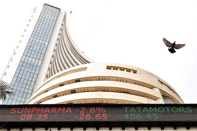 Bears Back in Action! Sensex Tanks 900 pts, Investors Lose Rs 3 L Cr; Why is Market Falling?