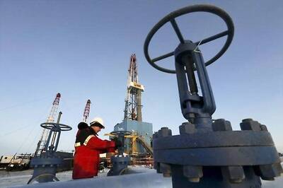 Russia, Saudi Arabia Signal Oil Production Boost