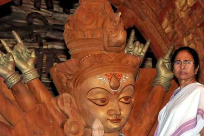 Lonely 'Didi' & 'Fallen' Generals: Mamata's 'Ekla Cholo Re' Mantra as Trusted Lieutenants Face Probe Heat