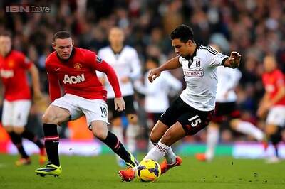 Persie, Rooney score in Manchester United's 3-1 victory over Fulham