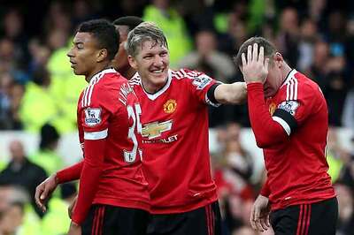 Rooney help Manchester United beat Everton 3-0 in Premier League