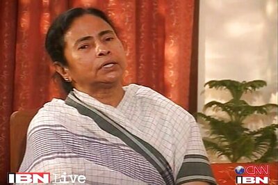 Mamata criticises Maoists, cautions intellectuals