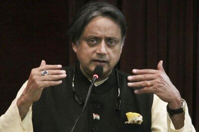 Wonder Why Home Minister Chose Not to Go to AIIMS but to Private Hospital, Says Shashi Tharoor