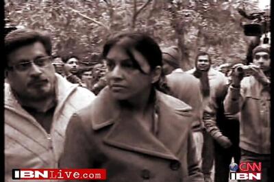 Aarushi case: Nupur skips court, CBI seeks warrant