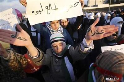 Some aid reaches Syria's Homs, refugees flee to border