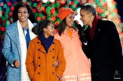 US President Barack Obama sings with Santa Claus