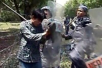 Rebels postpone anti-monarchy rally