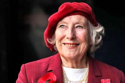 Vera Lynn, Voice of Hope in Wartime Britain, Dies at 103