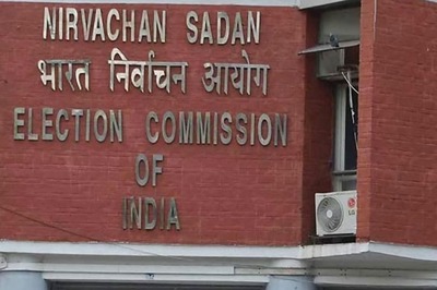 EC Changes Stand on Linking Aadhaar with Voter Cards, Asks Supreme Court to Make It Mandatory