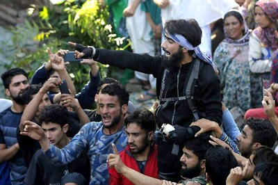 Militant Seen at Sabzar's Funeral Surrenders Before Handwara Police