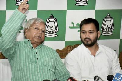 RJD Receives Another Blow as Lalu Yadav's 'Samdhi' Chandrika Rai, 2 MLAs Join JDU Ahead of Bihar Polls