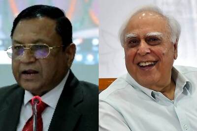 SCBA's Outgoing Chief Urges Newly-Elected President Kapil Sibal To Keep SC Bar Association 'Politics Free'