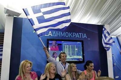Greek rivals near coalition, seek bailout revision