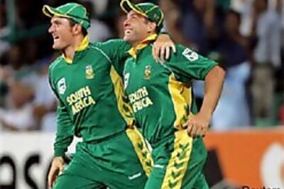 South Africa bring back Smith, Kallis
