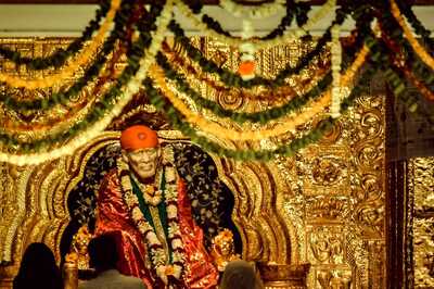 Hyderabad Doctor Donates Gold Crown Worth Rs 33 Lakh to Shirdi Saibaba Temple