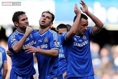 Leaders Chelsea grab late winner against Everton