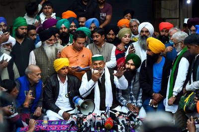 Farmer Unions Likely to Decide on Centre's Talks Offer on Tuesday, Appeal Bihar Farmers to Join Stir on MSP Issue; Kerala Calls Special Assembly Session