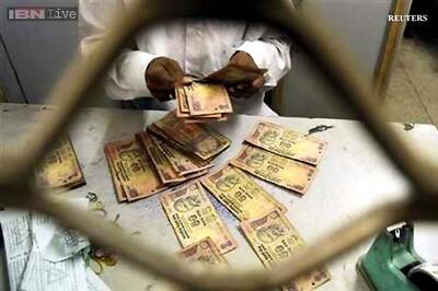 Rupee recovers 14 paise to end at 67.21 against dollar