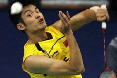 China's Lin enters last eight at World Badminton
