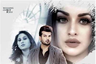 Himanshi Khurana, Yuvraaj Hans Star in Tragic Punjabi Song Bazaar