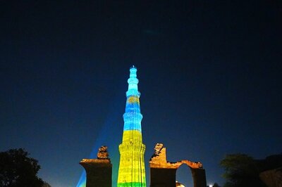 Qutub Minar Shines In Rwandan Colours In Remembrance of 1994 Genocide