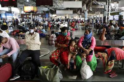 Delhi Couple Taken Off Delhi-Bound Rajdhani Train After Quarantine Seal Found on Husband's Hand