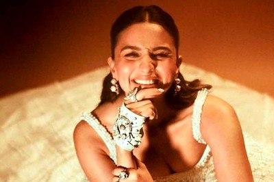 Alia Bhatt to Priyanka Chopra: Bollywood Stars Who Aced The Glove Trend