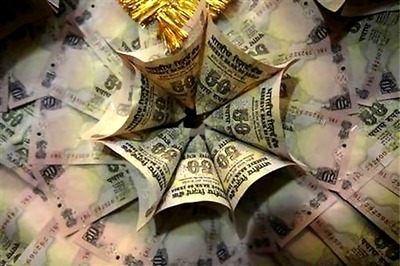 Rupee falls for 4th day; down 16 paise against dollar