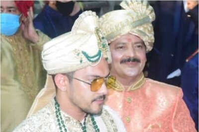 In Pics: Aditya Narayan Makes for a Dashing Groom, Udit Narayan Dances at Son's Baraat