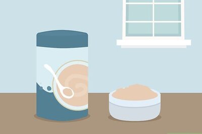 How to Add Oatmeal to Similac Baby Milk
