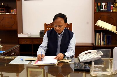 Principal Secretary to PM Modi Reviews Covid-19 Response, Calls for Evidence-based Preparedness