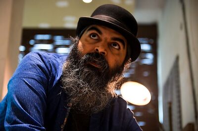 India's Prize-winning Designer Steadies For World Stage