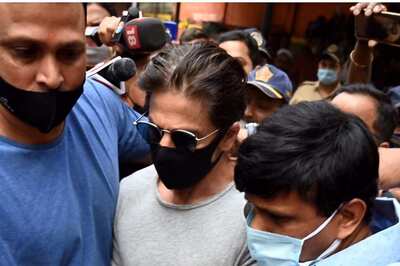 Shah Rukh Khan Meets An Emotional Aryan Khan For Less Than 20 Mins In Jail; First Meeting Since Arrest