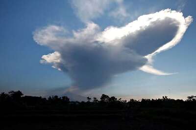Erupting Indonesian Volcano Spews Massive Ash Cloud 20,000 Feet in the Air; Airport Closed