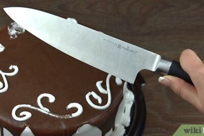 How to Cut a Round Cake