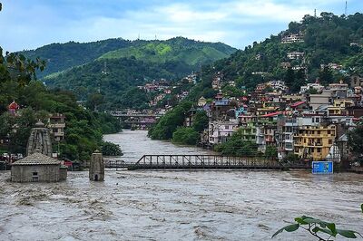 Himachal Pradesh Sivers Under Numbing Cold; Heavy Rain & Snowfall Predicted on Tuesday