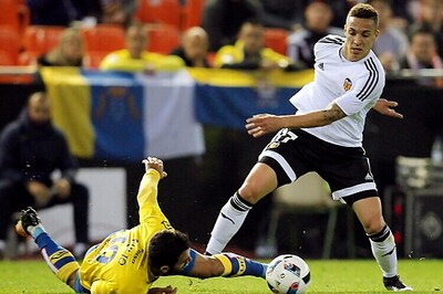 Valencia overcome Las Palmas to book Copa del Rey semi-final berth